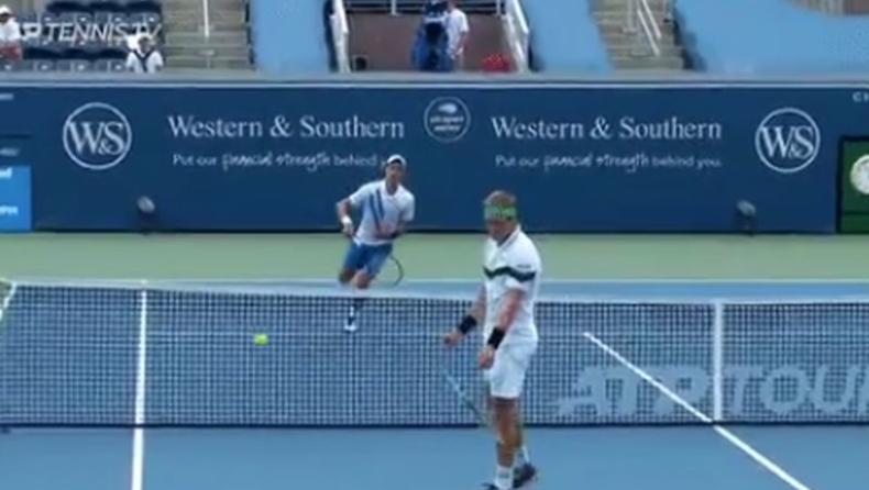 Western & Southern Open: Ο Τζόκοβιτς πετυχαίνει και ρίχνει την ρακέτα του Σάντγκρεν (vid)