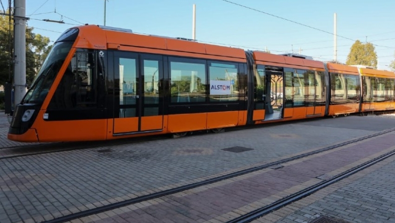 Ήρθαν τα 25 νέα τραμ που κατασκευάστηκαν στην Βαρκελώνη (pics)