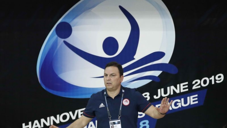 Θόδωρος Βλάχος: Για 10η σεζόν στον πάγκο του Ολυμπιακού