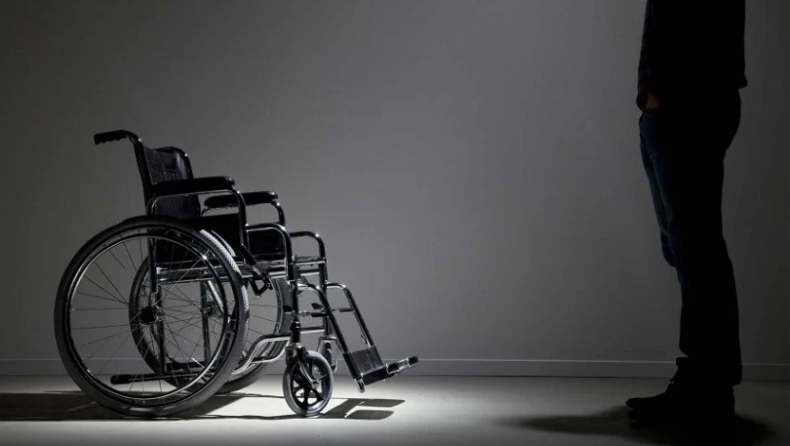 «Μισαναπηρισμός»: Kαταγγελίες για την τοποθέτηση αναπηρικής τουαλέτας στις Νύχτες Πρεμιέρας, επέβαλε πρόστιμο η αστυνομία!