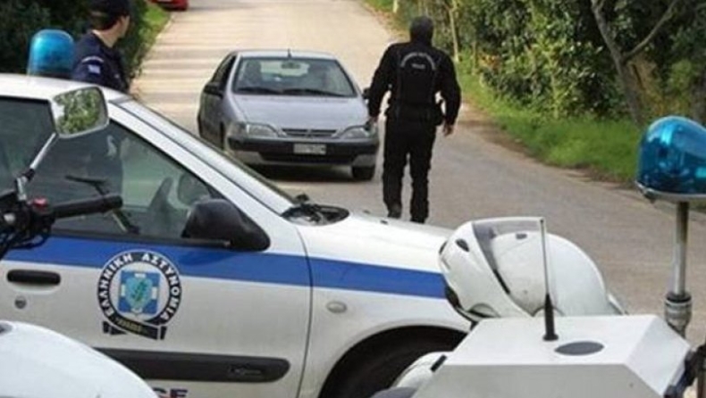 Μενίδι: Αστυνομικοί τραυματίστηκαν σε έλεγχο για γλέντι (vid)