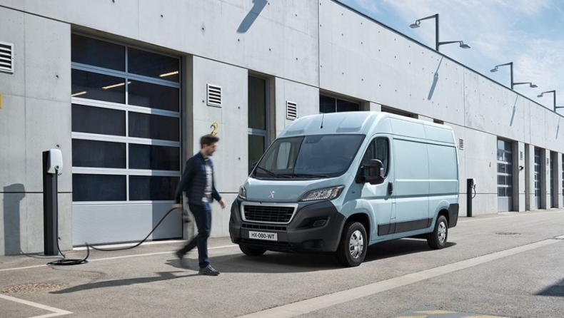 Hλεκτρίζει το νέο επαγγελματικό Van Peugeot e-Boxer
