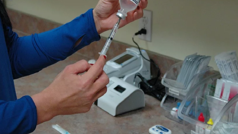 Κορονοϊός: Ξεκινά ο εμβολιασμός των πρώτων εθελοντών στη Ρωσία