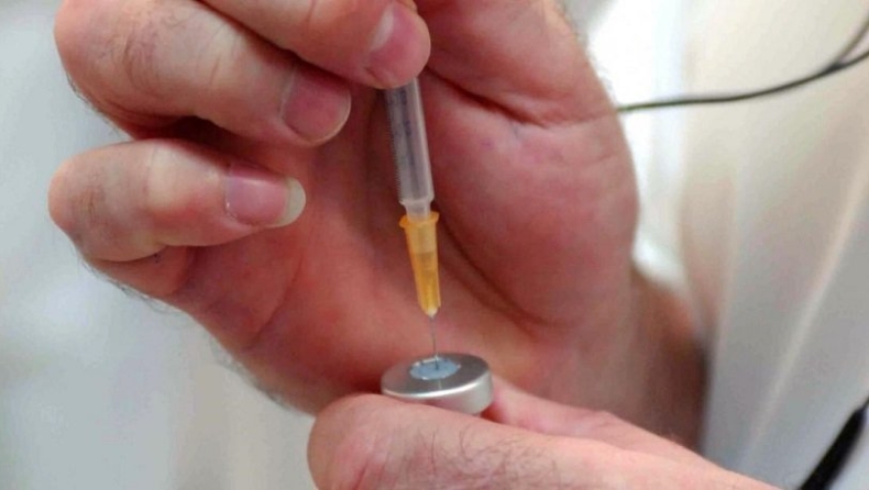 NY Times: Δεύτερη εθελόντρια εμφάνισε παρενέργειες στο εμβόλιο της AstraΖeneca