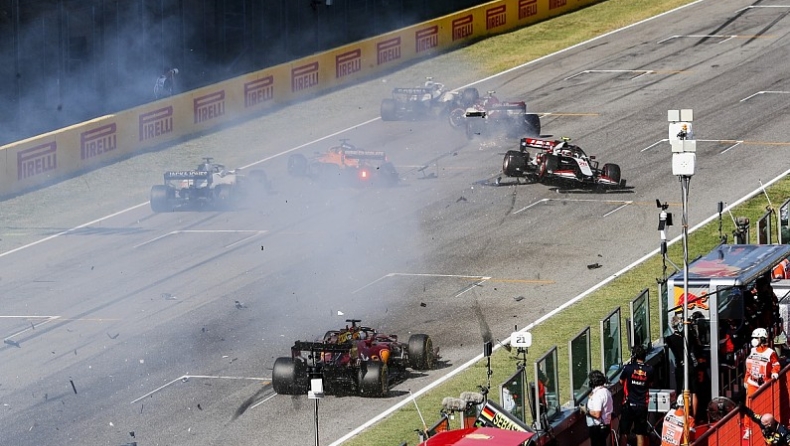 Χάμιλτον: «Η Formula 1 βάζει σε κίνδυνο τους οδηγούς»