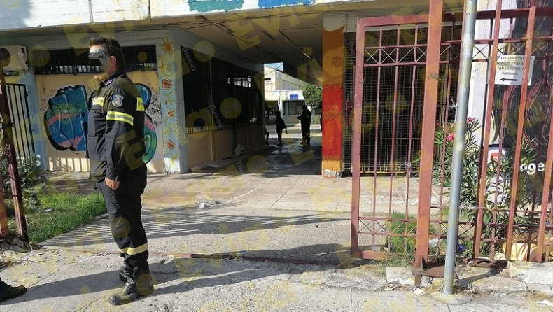 Εξωσχολικοί έβαλαν φωτιά και διέλυσαν υπό κατάληψη ΕΠΑΛ (pics & vid)