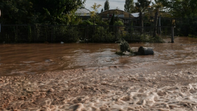 «Ιανός»: Ώρες αγωνίας για τους τρεις αγνοούμενους στην Καρδίτσα, πλημμύρες και απεγκλωβισμοί στην Κρήτη (pics & vids)