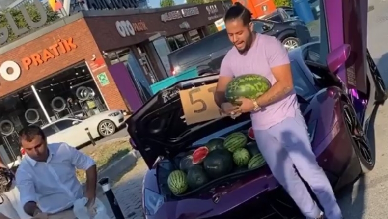 Influencer πουλούσε καρπούζια σε Λαμποργκίνι: Τον έγραψε η αστυνομία (vid)
