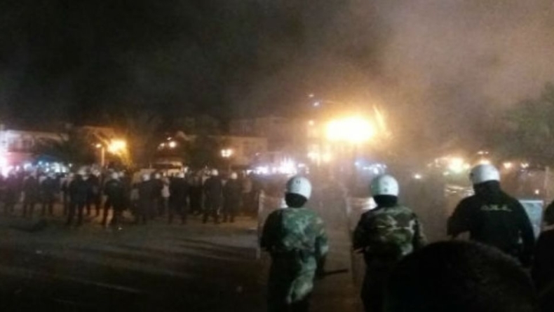 Άγριες συμπλοκές οπαδών με ΜΑΤ στην Ορεστιάδα: Μαχαιρώθηκε ένας αστυνομικός