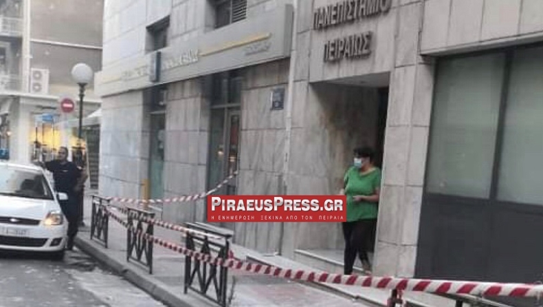Κατέρρευσε η πρόσοψη του Πανεπιστημίου Πειραιά (pics)