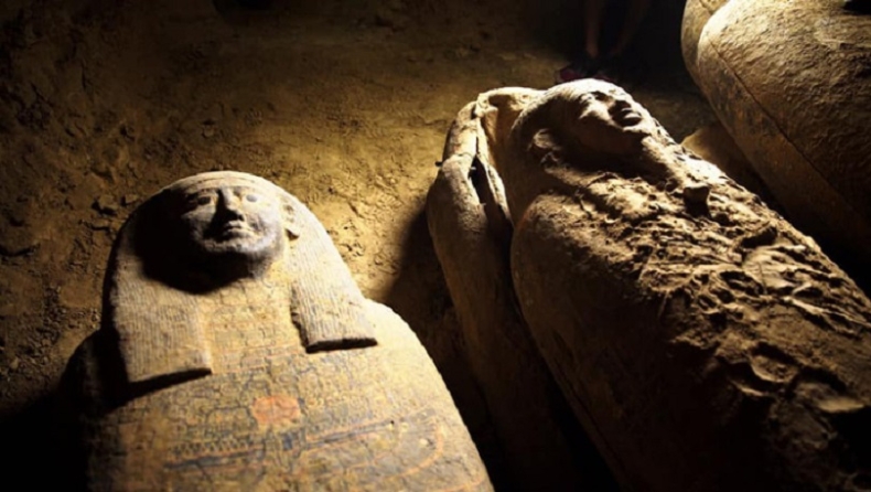 Σπουδαία ανακάλυψη στην Αίγυπτο: Βρέθηκαν σαρκοφάγοι θαμμένες για 2.500 χρόνια στη νεκρόπολη της Σακάρα (pics)