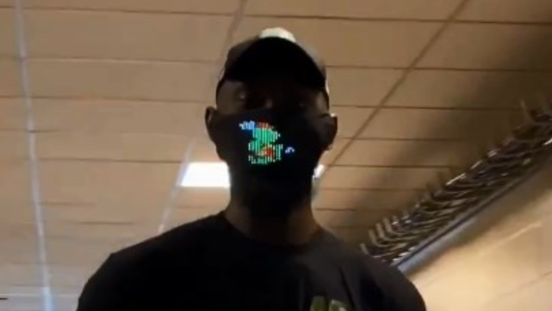 Τάκο Φολ: «Έσκασε» με απίθανη ηλεκτρονική μάσκα Super Mario! (vid)