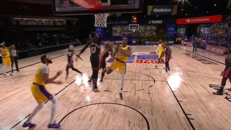 Μαγική ασίστ ο Χάουαρντ, κάρφωμα ο Ντέιβις και κορυφή στο ΤΟΡ-5 (vid)