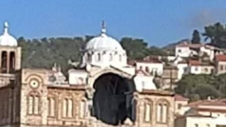 Έπεσε εκκλησία στο Καρλόβασι (vid)