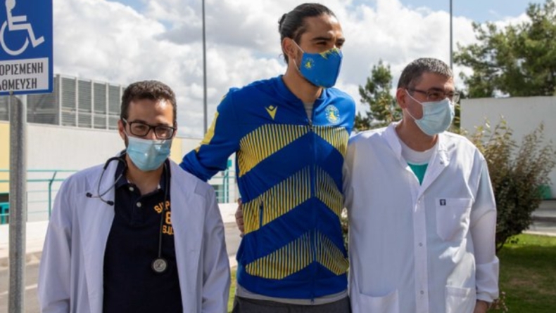 Αστέρας Τρίπολης: Παρέδωσε υγειονομικό υλικό στο Παναρκαδικό Γενικό Νοσοκομείο Τρίπολης (pics)