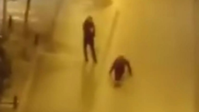 Κοζάνη: Νεαρός έκανε κάμψεις σε κεντρικό δρόμο που ήταν έρημος λόγω του lockdown (vid)