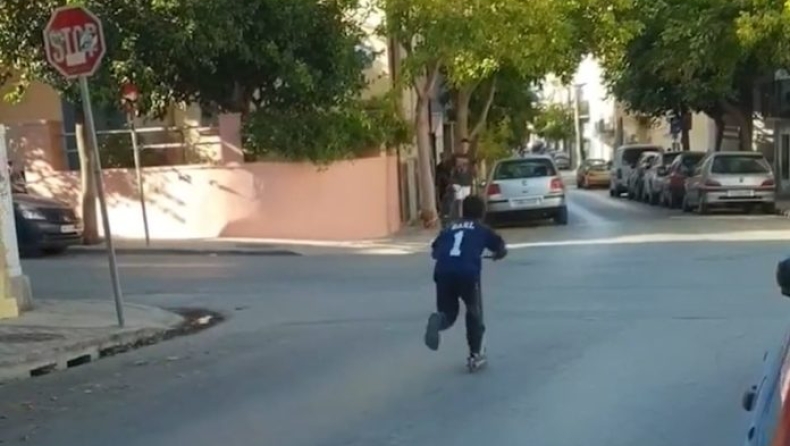 Τρομακτικό video: Παιδί με πατίνι περνάει... σφαίρα από Stop χωρίς να κοιτάξει (vid)