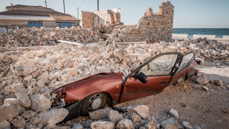 Σάμος, η επόμενη μέρα: Εικόνες σοκ από την καταστροφή που άφησε πίσω του ο σεισμός των 6,7 Ρίχτερ (pics)