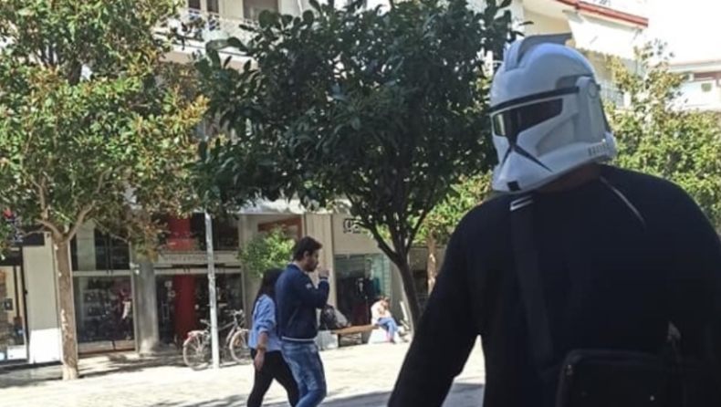 Σέρρες: Έβαλε μάσκα StarWars για να προστατευθεί από τον κορονοϊό (pics)