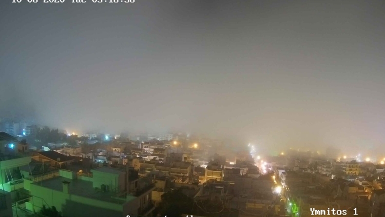 Εξαφανίστηκε η Αθήνα: Τοπίο στην ομίχλη η πρωτεύουσα (pics)