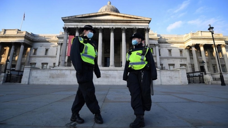 Τουλάχιστον 60 συλλήψεις στη Βρετανία σε διαδηλώσεις κατά του lockdown (vid)