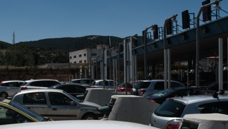 Lockdown: Πάνω από 45.000 οχήματα πέρασαν τα διόδια, ρεκόρ διετίας το μποτιλιάρισμα στην Αττική (pics)