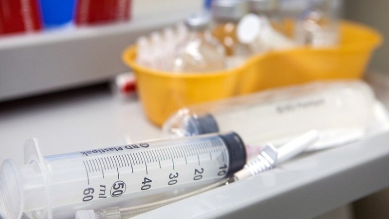 Financial Times: Αμφιβολίες για τo εμβόλιο της AstraZeneca