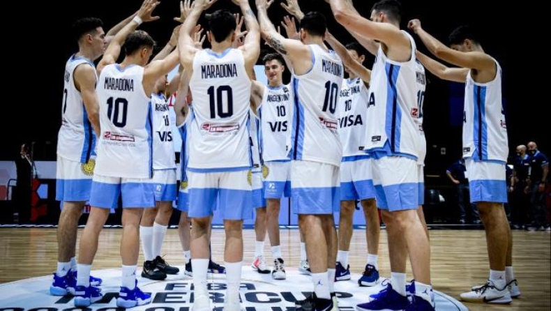 Μαραντόνα: Η Εθνική μπάσκετ της Αργεντινής τον τίμησε φορώντας φανέλες με το 10! (pic)