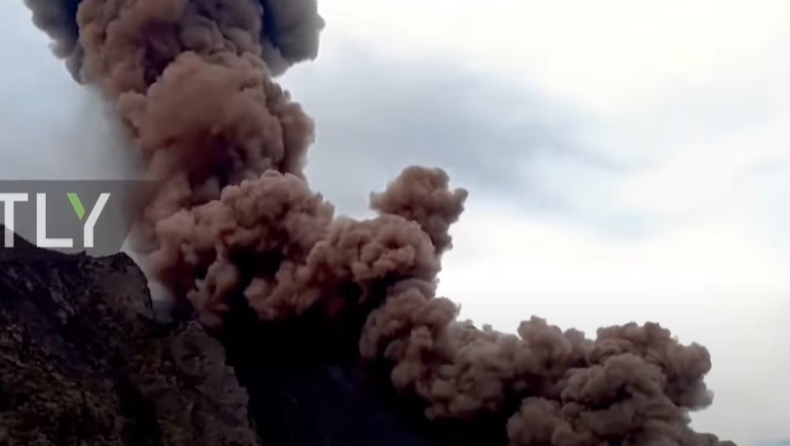 Εντυπωσιακό βίντεο από την έκρηξη του ηφαιστείου Στρόμπολι στην Ιταλία (vid)