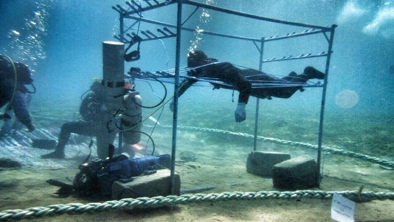 Δύτης έμεινε στον βυθό 145 συνεχόμενες ώρες, δηλαδή... έξι μέρες! (vids)