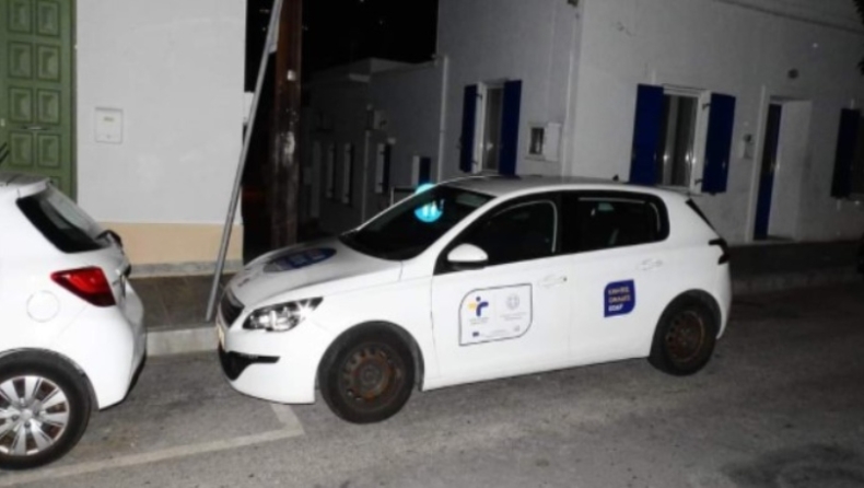 Σύρος: Πολίτης με κινητικά προβλήματα κατήγγειλε πως αυτοκίνητο με σήμα του ΕΟΔΥ παρκάρει παράνομα