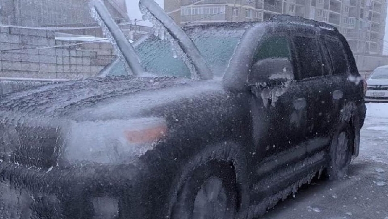 Απίστευτες εικόνες στο Βλαδιβοστόκ: Ισχυρό επεισόδιο παγωμένης βροχής μετά από «συνάντηση» κυκλώνων (pics & vids)