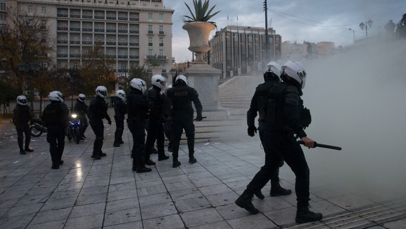 «Φρούριο» η Αθήνα για την επέτειο Γρηγορόπουλου: Χιλιάδες αστυνομικοί στους δρόμους, drones και ελικόπτερα (vids)