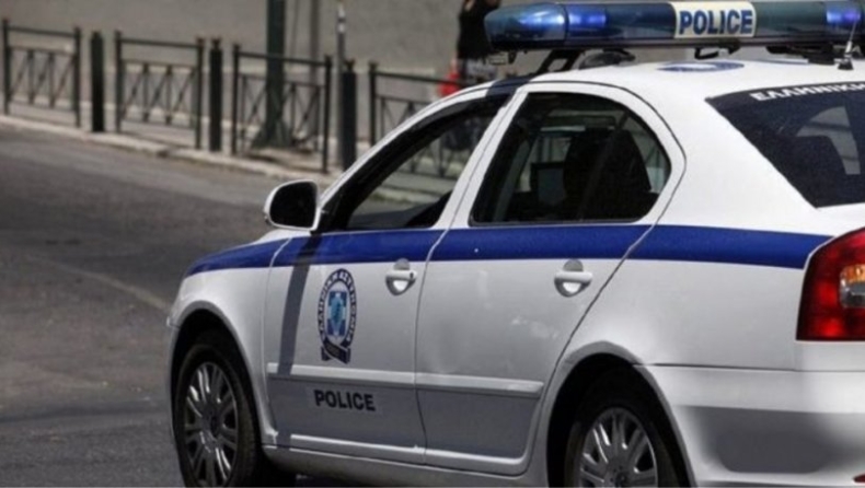 Καταγγελία για αστυνομικό ότι είπε σε 70χρονη «δείξε μου το μνήμα της κόρης σου αλλιώς θα σου κόψω πρόστιμο» (audio)
