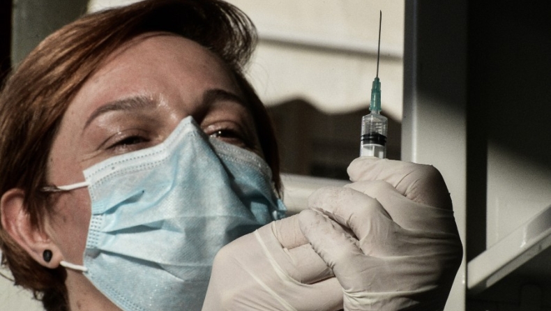 Οι τρεις φάσεις που θα γίνουν τα εμβόλια: Ποιοι και πως θα κάνουν τα εμβόλια