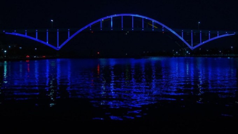 Αντετοκούνμπο: Στα χρώματα της Ελλάδας γέφυρα στο Μιλγουόκι για την παραμονή του Greek Freak στους Μπακς (pic)