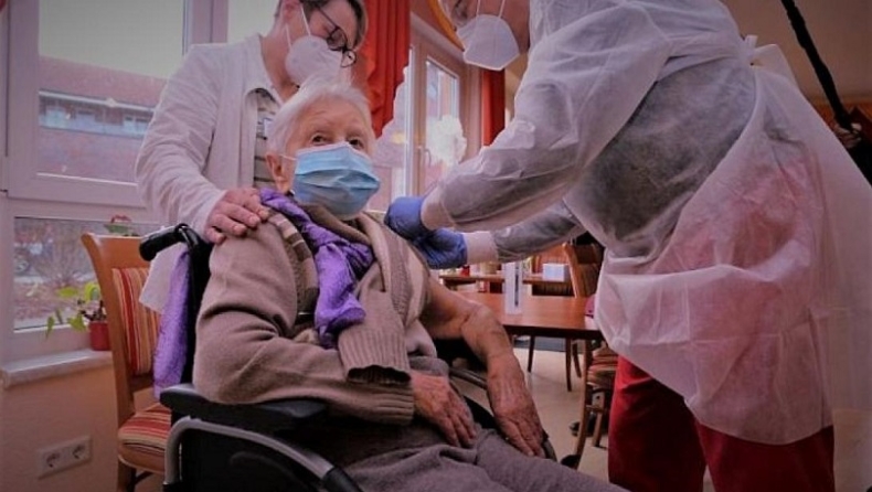 Γερμανία: Μια γυναίκα 101 ετών ήταν η πρώτη που εμβολιάστηκε