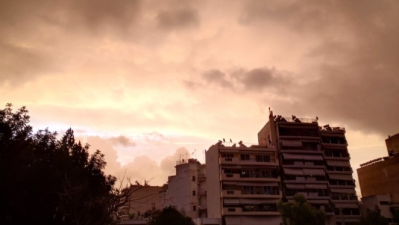 Που οφείλεται το κόκκινο σύννεφο που σκέπασε την Αθήνα
