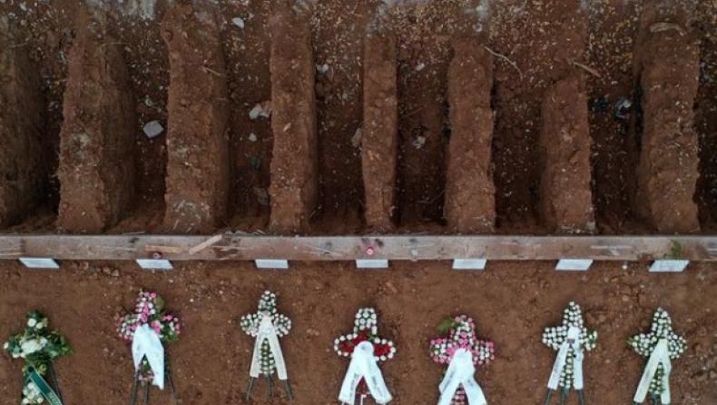 Γροθιά στο στομάχι το video του Reuters: «Στην σιωπή, ελληνική πόλη θάβει τους νεκρούς του κορονοϊού» (pic)