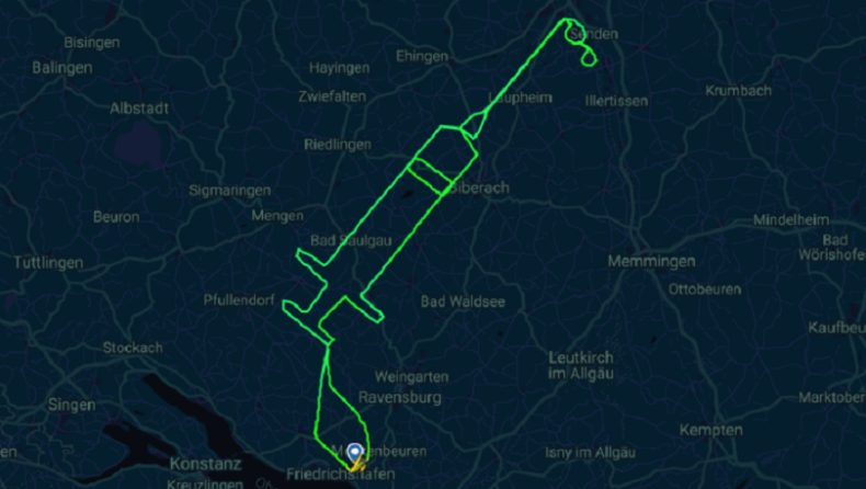 Πιλότος πέταξε 280 χιλιόμετρα για να «ζωγραφίσει» μια τεράστια σύριγγα στον ουρανό της Βαυαρίας
