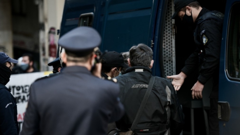 Επέτειος Γρηγορόπουλου: Σε αστυνομικό κλοιό τα Εξάρχεια, έχουν γίνει 60 προσαγωγές (pics & vid)