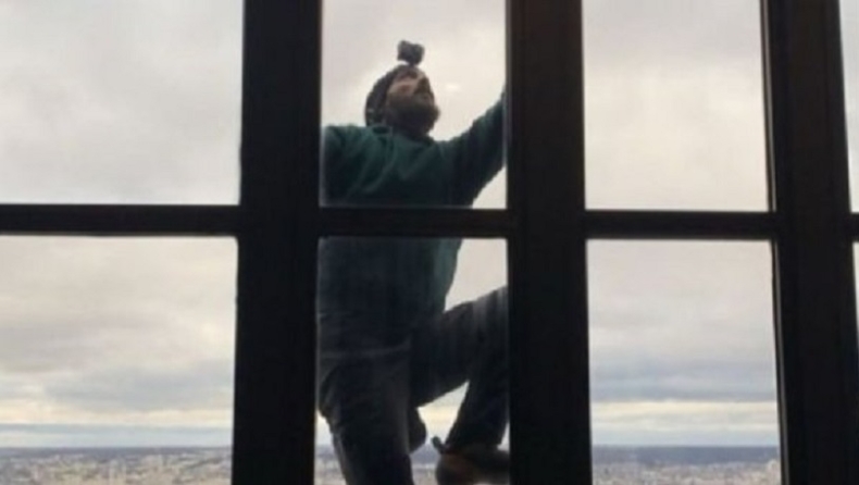 Άνδρας σκαρφαλώνει σε ουρανοξύστη 210 μέτρων χωρίς σκοινιά (pics & vids)