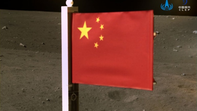Στη Σελήνη πλέον κυματίζει και η κινεζική σημαία