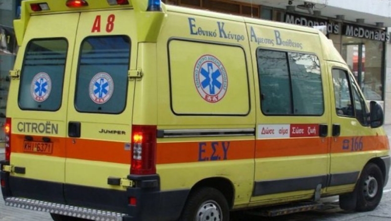 Χανιά: Τον μετέφεραν τραυματία και έβγαλε μαχαίρι σε διασώστη του ΕΚΑΒ