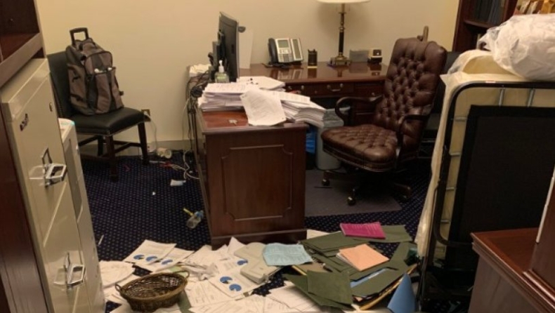 Συνελήφθη ο τύπος που έκλεψε το αναλόγιο από το Καπιτώλιο