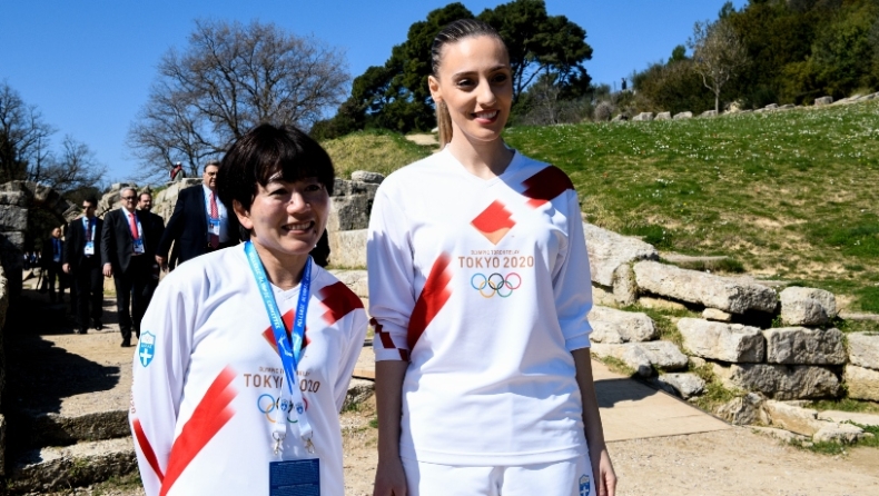 Η Κορακάκη βγήκε μπροστά: «Να μιλήσουν όλοι, θα είμαστε κοντά τους» (vid)