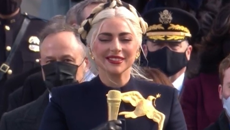 Ορκωμοσία Μπάιντεν: Με χρυσό μικρόφωνο τραγούδησε τον εθνικό ύμνο η Lady Gaga