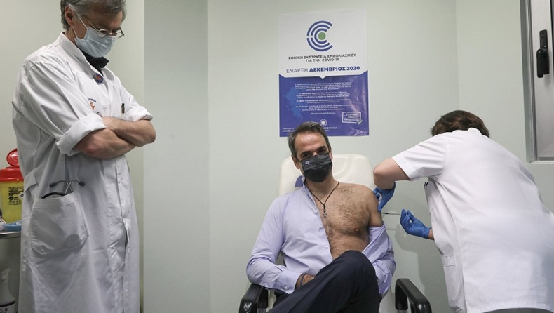 Παρουσία Τσιόδρα έκανε το δεύτερο εμβόλιο ο Μητσοτάκης: «Δεν κατάλαβα τίποτα» (vid)