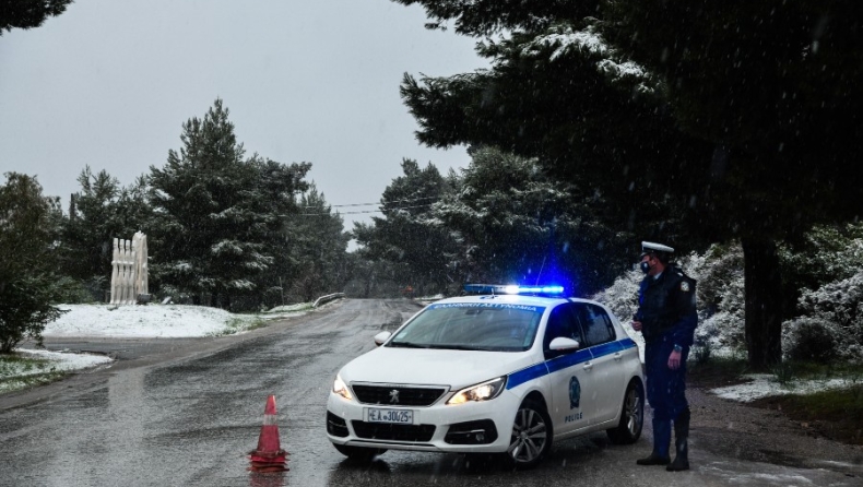 Χιόνια στην Αττική: Αναλυτικά ποιοι δρόμοι έχουν κλείσει