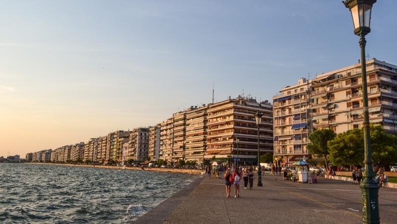 Έριχναν απόβλημα σε ρέμα που κατέληγε στο Θερμαϊκό